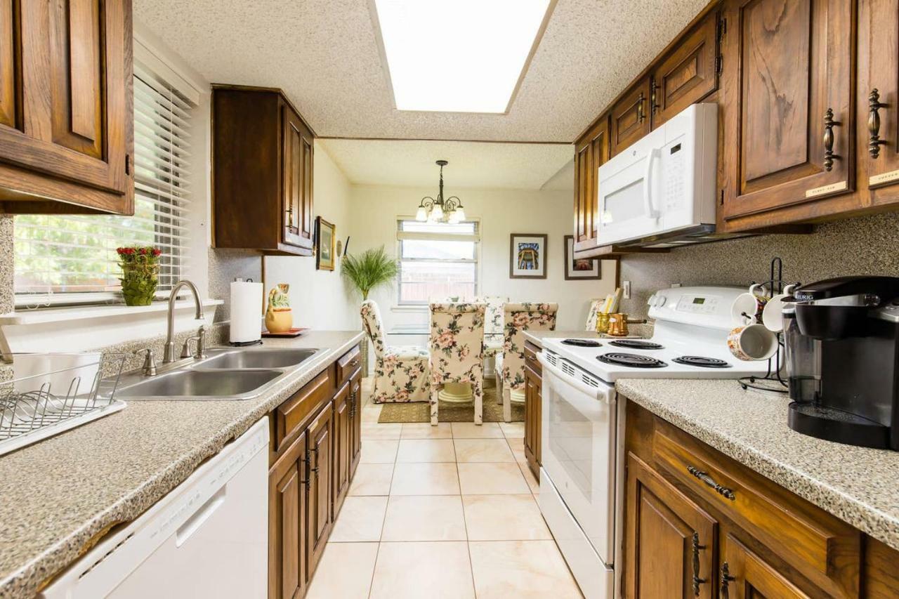 Oasis Near Dfw Airport With Mediterranean Setting Irving Esterno foto